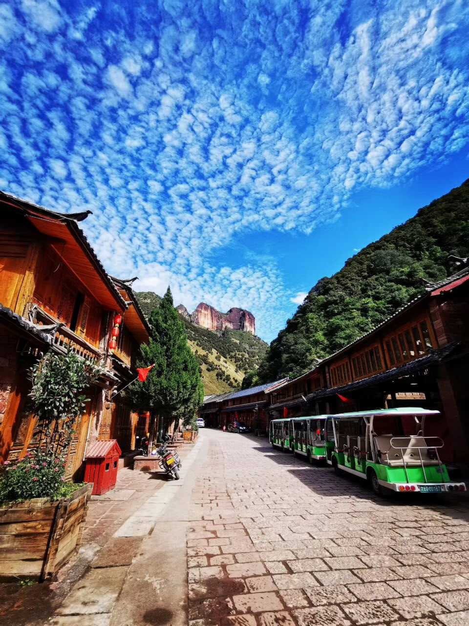 麗江戶外徒步線路,麗江戶外拓展,麗江戶外徒步,麗江企業團建,麗江老君山徒步