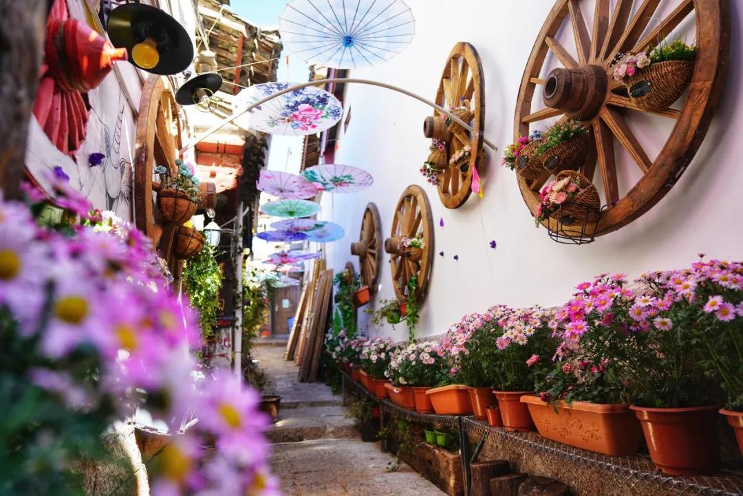 在麗江，美的不僅是古城!還有束河古鎮(zhèn)、玉龍雪山、藍月谷、虎跳峽、長江第一灣等！