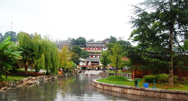 云南麗江戶外拓展基地之麗江大研古鎮(zhèn)暨玉龍雪山拓展訓練基地