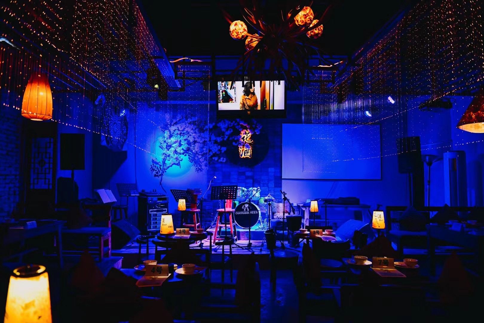 麗江束河古鎮花酒酒吧