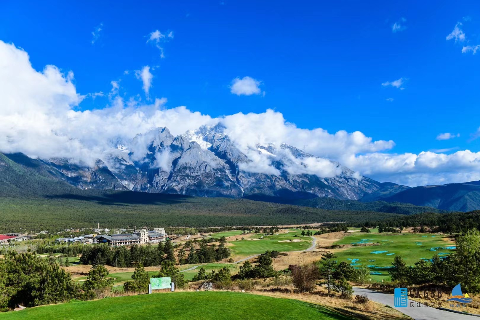 云南麗江玉龍雪山國際高爾夫俱樂部  麗江最專業的雪山球場