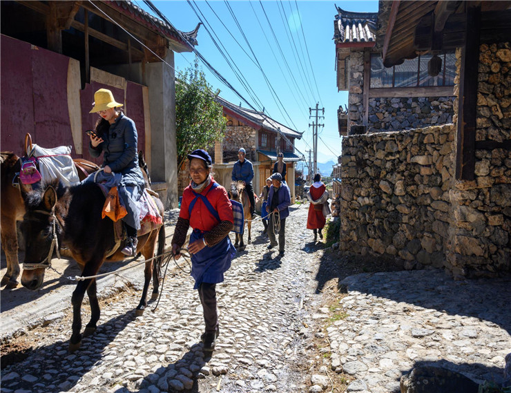 來(lái)麗江旅游可以不去古城，雪山下有座古村一定要去，美如人間仙境