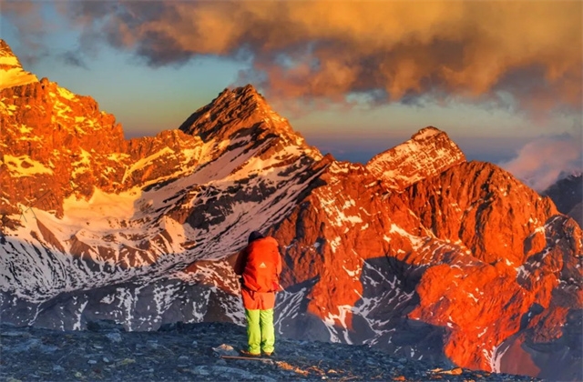 云南麗江出發重走茶馬古道虎跳峽高路徒步