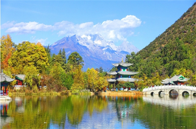 麗江美麗的黑龍潭公園  麗江旅游景區等你