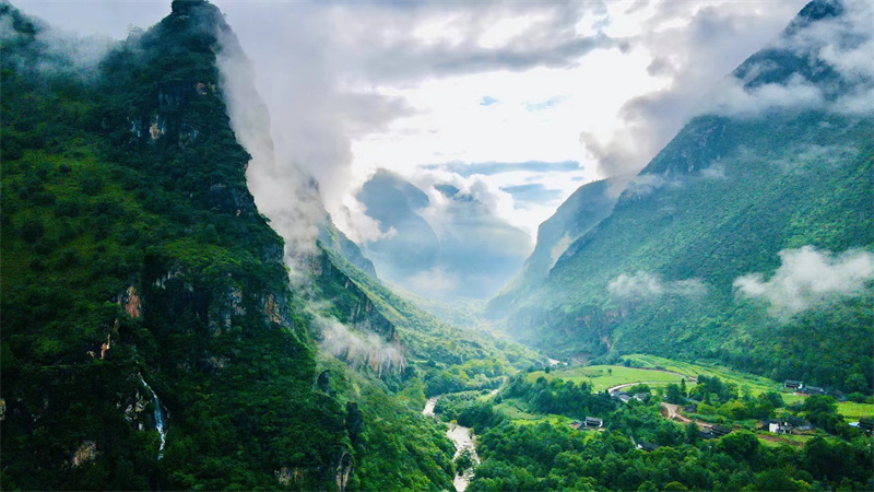 麗江石鼓鎮攀巖場