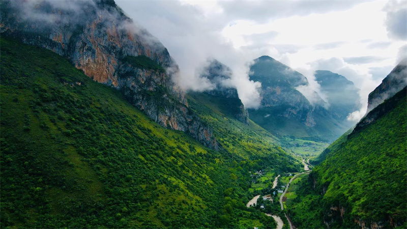麗江石鼓鎮攀巖場