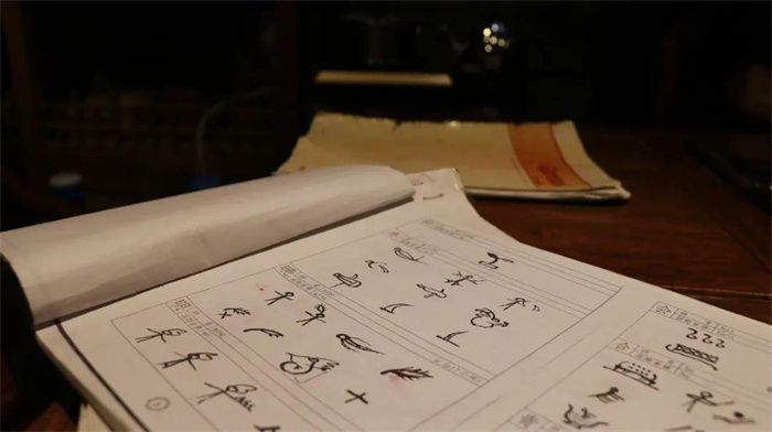 麗江非遺有哪些？遇見東巴紙坊，揭秘麗江東巴紙的神奇魅力