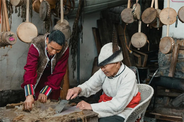 云南旅游,云南旅行社,云南團(tuán)建公司,云南策劃公司,云南會(huì)議會(huì)展,云南策劃執(zhí)行,麗江旅游,麗江旅行社,麗江團(tuán)建公司,麗江策劃公司,麗江會(huì)議會(huì)展,麗江策劃執(zhí)行：麗江勒巴鼓，不止是道具……